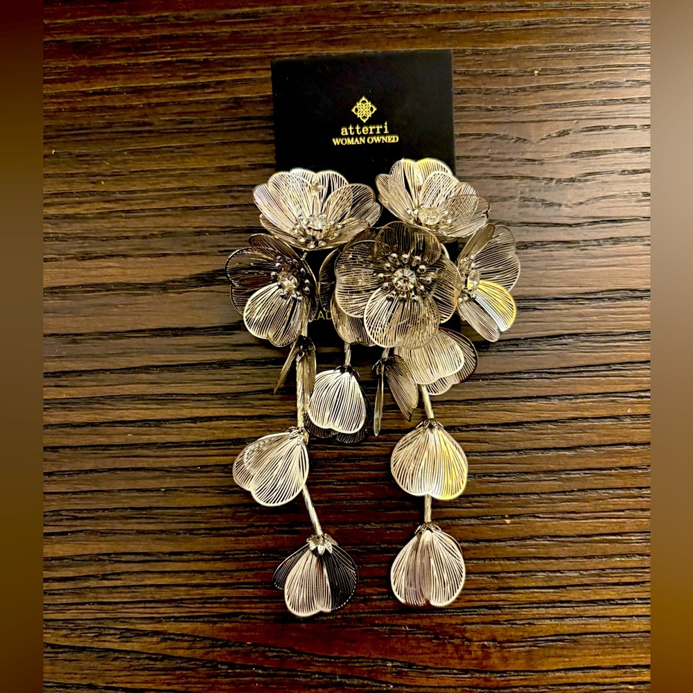 NEW Atterri silver flower earrings